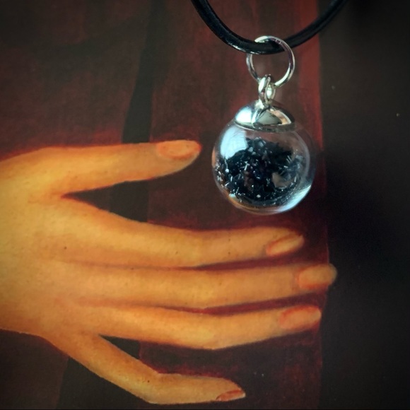 Gothic Black Stars Orb pendant - Picture 4 of 6